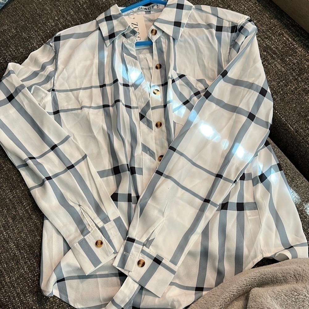 NWT STRIPPED BLOUSE SIZE SMALL